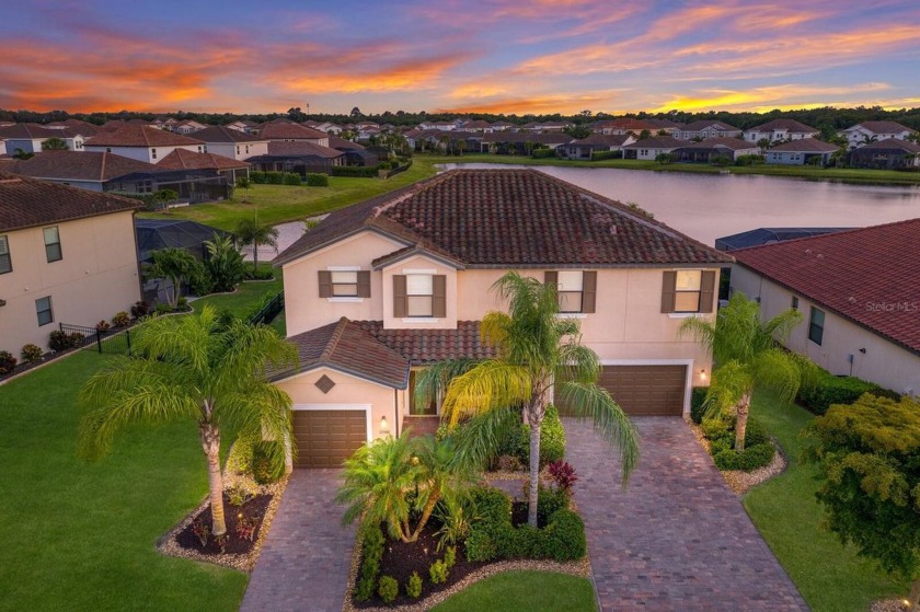 Absolutely STUNNING!! Welcome home to this Sorrento model by - Beach Home for sale in Lakewood Ranch, Florida on Beachhouse.com