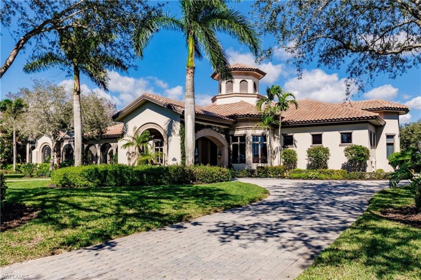 INCLUDES FULL GOLF MEMBERSHIP! This residence is absolutely - Beach Home for sale in Naples, Florida on Beachhouse.com