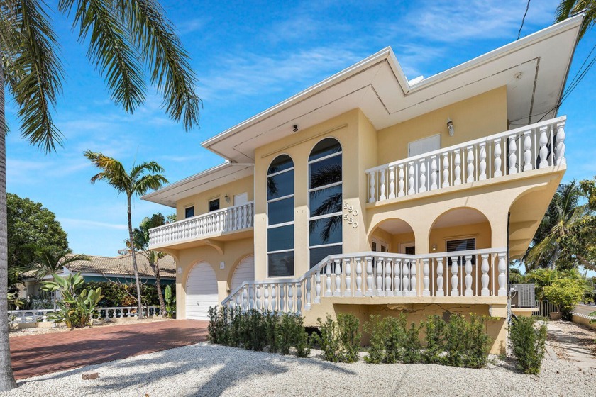 HUGE 7 bed / 7 bath established vacation rental! Welcome to 580 - Beach Home for sale in Key Colony Beach, Florida on Beachhouse.com