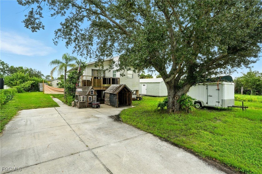Don't miss this 2-bedroom, 1-bath single-family home situated in - Beach Home for sale in Lehigh Acres, Florida on Beachhouse.com