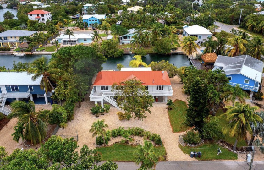 Presenting an exquisite three-bedroom, two bathroom home in - Beach Home for sale in Sugarloaf Key, Florida on Beachhouse.com