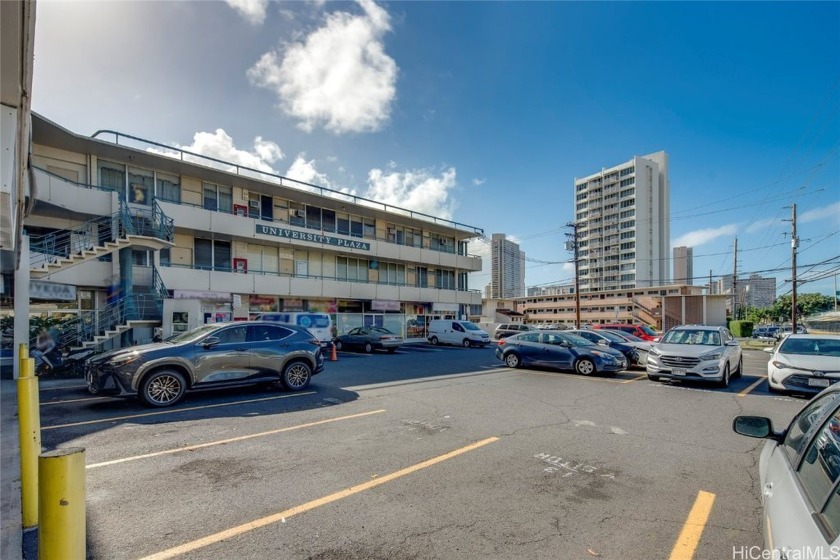 Large BMX-3 Unit with one unassigned parking stall, one full - Beach Condo for sale in Honolulu, Hawaii on Beachhouse.com