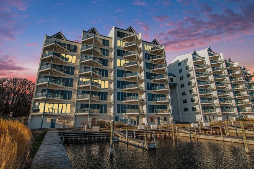 This stunning corner unit, E#304, on Muskegon Lake offers a - Beach Condo for sale in Muskegon, Michigan on Beachhouse.com