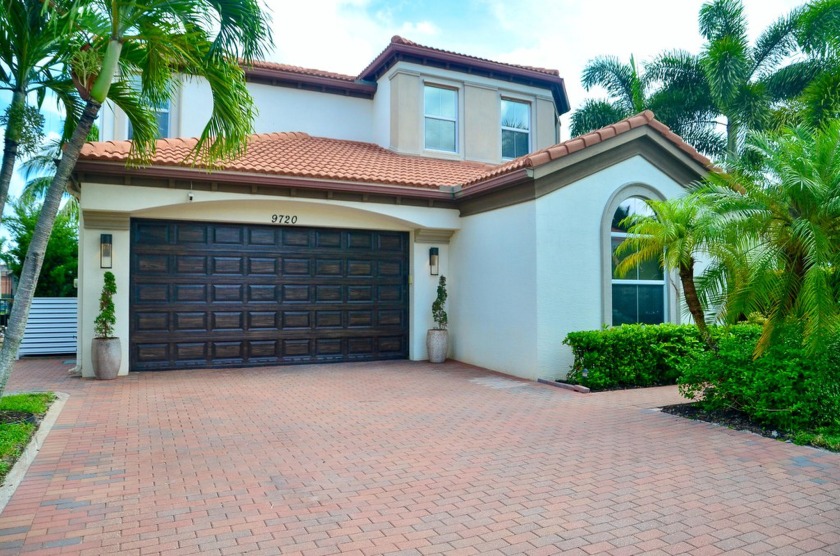 Welcome home! Just remodeled waterfront 5 br cul-de-sac home - Beach Home for sale in Wellington, Florida on Beachhouse.com