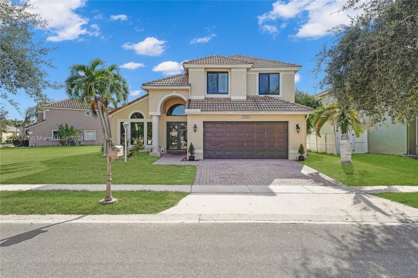 STUNNING LAKEFRONT MALIBU MODEL in desirable Pembroke Falls! - Beach Home for sale in Pembroke Pines, Florida on Beachhouse.com