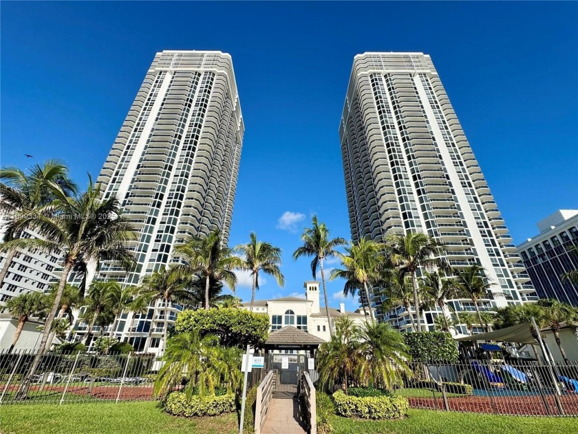 1BR/2BTH unit is the lowest priced unit at the Diamonds; MBR, LR - Beach Condo for sale in Miami Beach, Florida on Beachhouse.com