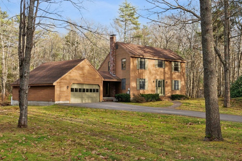 Welcome home to 13 Sandy Ridge Road.  Tucked away on a quiet - Beach Home for sale in Brunswick, Maine on Beachhouse.com