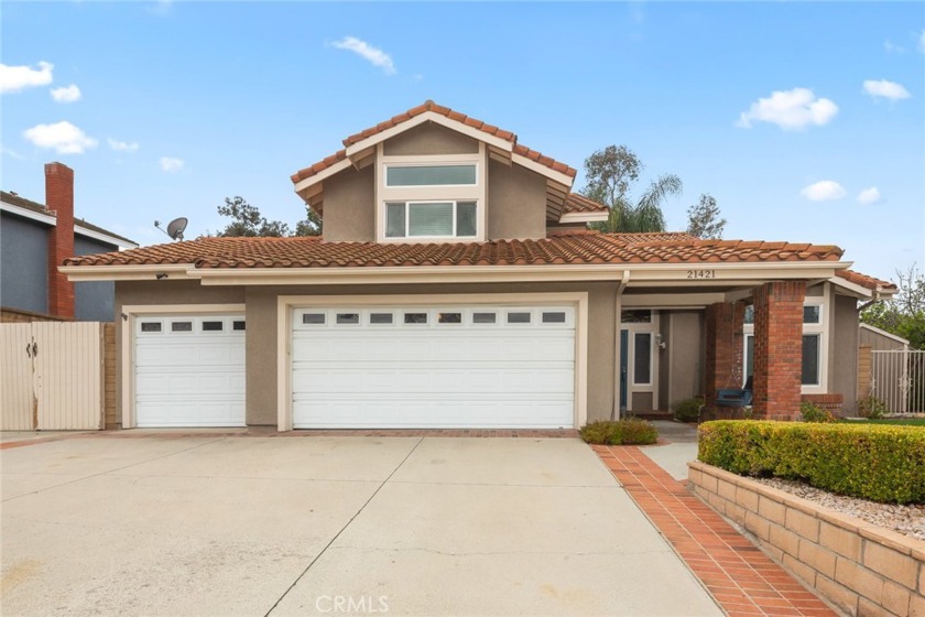 Welcome to this captivating single-family home nestled in the - Beach Home for sale in Lake Forest, California on Beachhouse.com