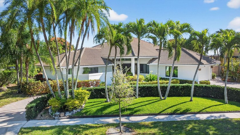 Location, Location, Location. This 6 bedroom, 5 bath home is - Beach Home for sale in West Palm Beach, Florida on Beachhouse.com