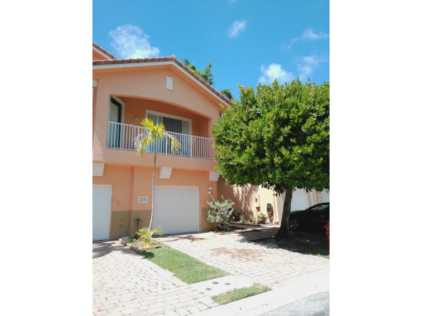 Fresh price! This modern 2-bedroom, 2-bath townhome with a - Beach Townhome/Townhouse for sale in Riviera Beach, Florida on Beachhouse.com