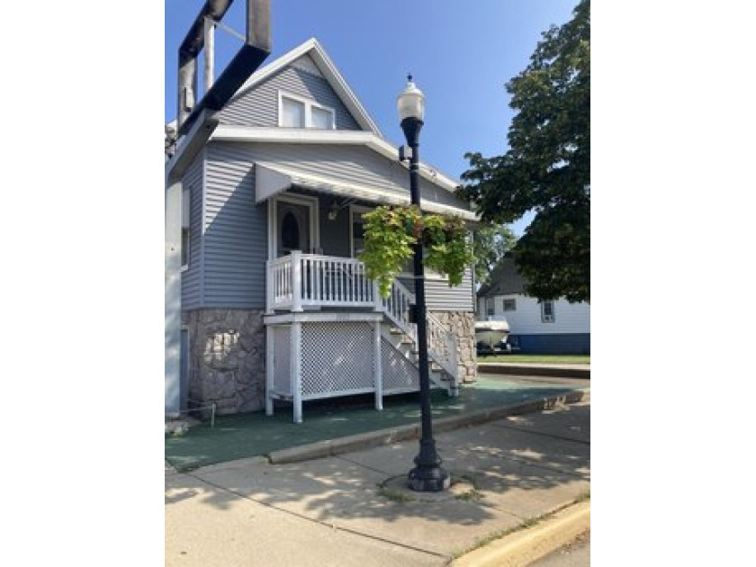 Your search has ended!  Come and see this 5 bedroom 2 1/2 bath - Beach Home for sale in Whiting, Indiana on Beachhouse.com