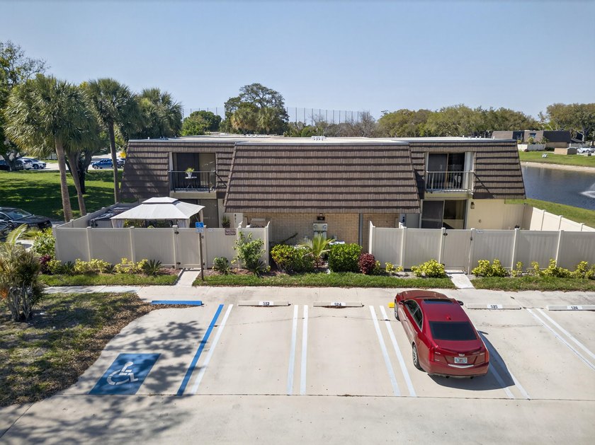 This beautifully renovated 2-bedroom, 2.5-bathroom townhouse - Beach Townhome/Townhouse for sale in West Palm Beach, Florida on Beachhouse.com