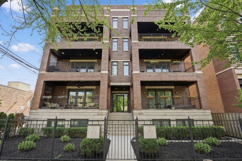 Highest and best due Monday afternoon, 4/13 at 12pm/noon! - Beach Condo for sale in Chicago, Illinois on Beachhouse.com