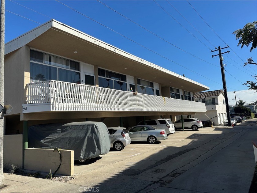 LOCATION LOCATION! 18 Roswell Avenue offers a versatile unit mix - Beach Commercial for sale in Long Beach, California on Beachhouse.com