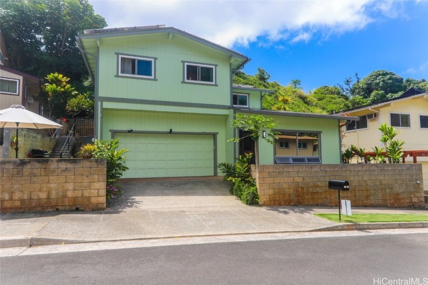 Have you been seeking a Hidden gem in a lush valley? What about - Beach Home for sale in Pearl City, Hawaii on Beachhouse.com