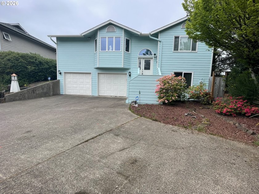 Ocean-view Luxury home in Newport. This fully updated home - Beach Home for sale in Newport, Oregon on Beachhouse.com