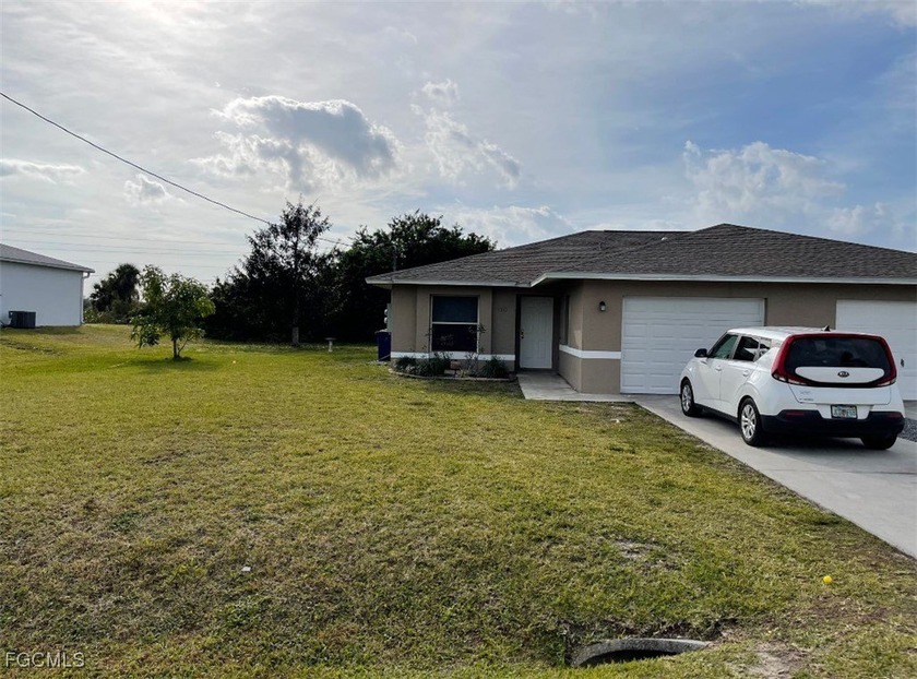 Great investment opportunity, excellent location. This duplex - Beach Home for sale in Lehigh Acres, Florida on Beachhouse.com