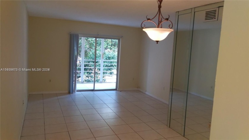 Excellent 2/2 in desired Pompano Beach Area with 1290 sqft, OK - Beach Condo for sale in Deerfield Beach, Florida on Beachhouse.com