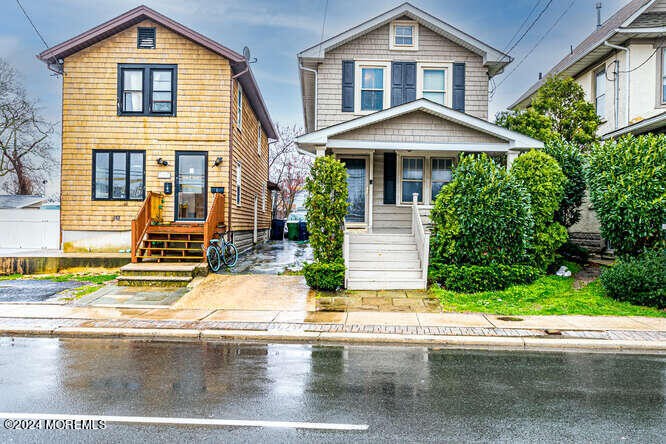 This Shore Colonial with 3 bedrooms, 1 full bath, front entry - Beach Home for sale in Neptune, New Jersey on Beachhouse.com