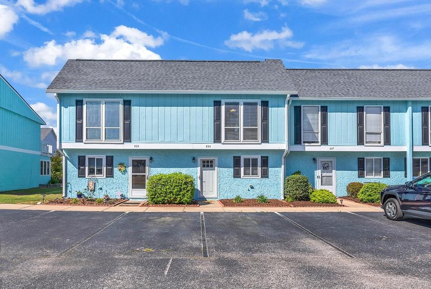 Welcome to 835 Villa Drive the perfect beachside retreat. This - Beach Condo for sale in North Myrtle Beach, South Carolina on Beachhouse.com