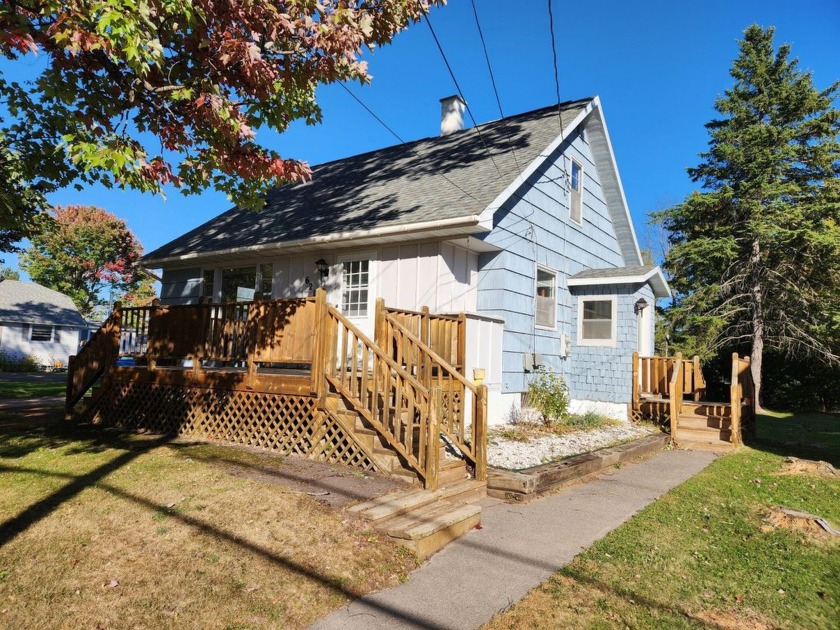 Impeccably-maintained in-town home in Ontonagon, MI, a charming - Beach Home for sale in Ontonagon, Michigan on Beachhouse.com