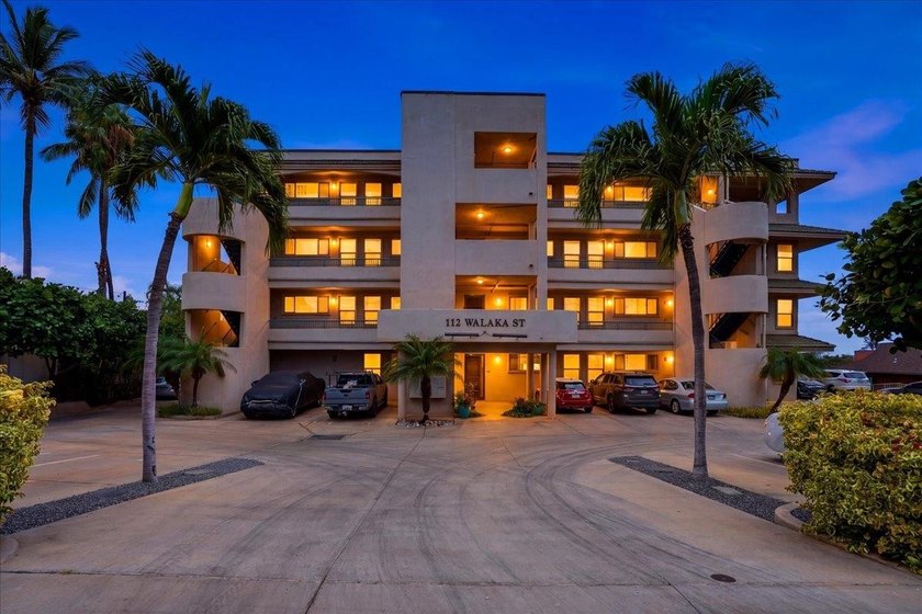 This fully furnished 1 bedroom, 2 bathroom ground floor condo - Beach Condo for sale in Kihei, Hawaii on Beachhouse.com