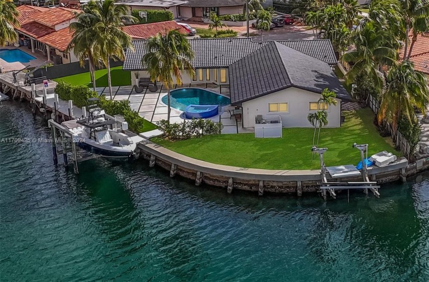 Experience luxury waterfront living! RARE FIND, 185 ft of direct - Beach Home for sale in North Miami, Florida on Beachhouse.com