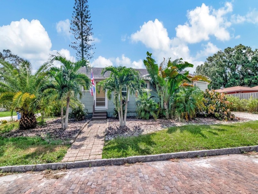 Charming Bungalow with Designer Touches in Central Oak Park! - Beach Home for sale in St. Petersburg, Florida on Beachhouse.com