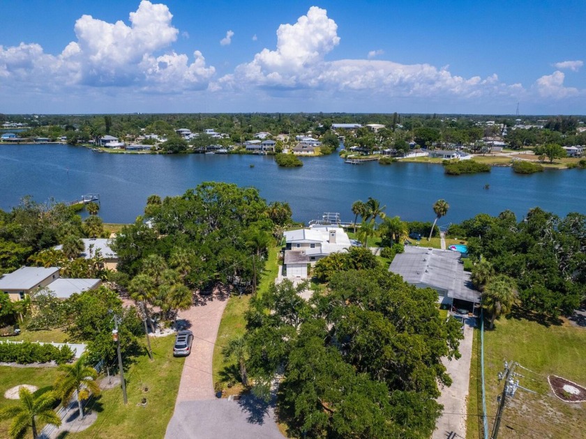 One or more photo(s) has been virtually staged. Welcome to this - Beach Home for sale in Nokomis, Florida on Beachhouse.com