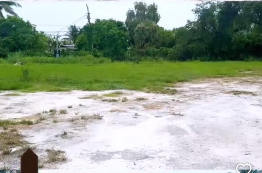 Great opportunity to build! Lot next to this one with MLS - Beach Lot for sale in Deerfield Beach, Florida on Beachhouse.com