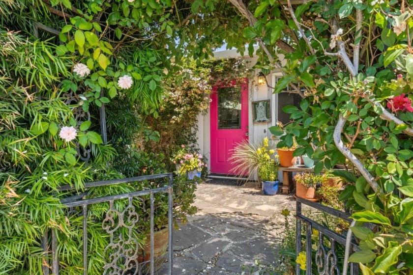 Opportunity meets location at this charming duplex on the - Beach Townhome/Townhouse for sale in Santa Cruz, California on Beachhouse.com