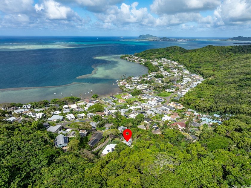 Nestled among lush tropical greenery, this split-level island - Beach Home for sale in Kaneohe, Hawaii on Beachhouse.com