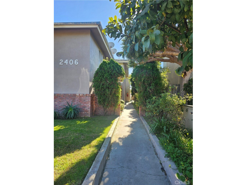 This is an excellent opportunity to access the North Redondo - Beach Townhome/Townhouse for sale in Redondo Beach, California on Beachhouse.com