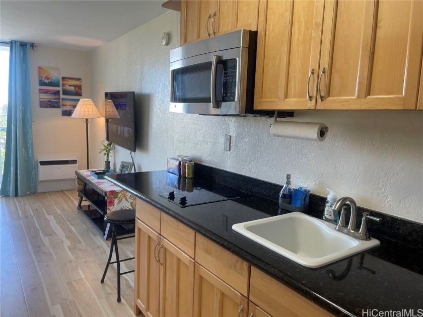 Legal short term rental unit in Waikiki. Fully furnished turn - Beach Condo for sale in Honolulu, Hawaii on Beachhouse.com
