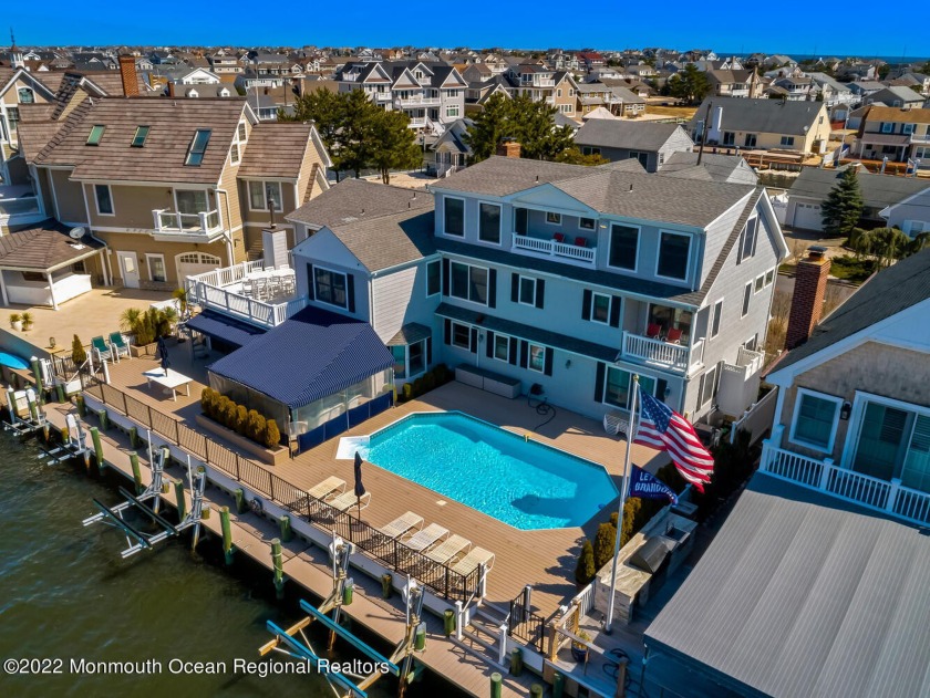 Majestic shore colonial located on a quiet cul-de-sac on the bay - Beach Home for sale in Mantoloking, New Jersey on Beachhouse.com
