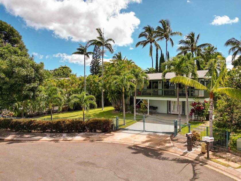 Nestled in a desirable South Kihei cul-de-sac, this 4-bedroom - Beach Home for sale in Kihei, Hawaii on Beachhouse.com