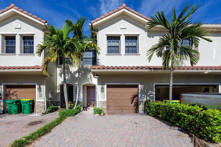 5636 NW 58th Ln - Beach Townhome/Townhouse for sale in Tamarac, Florida on Beachhouse.com