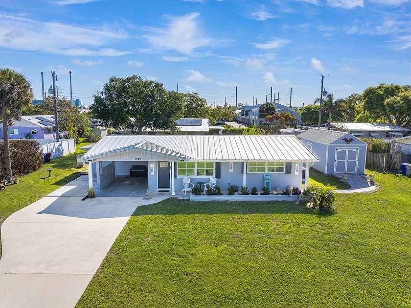 Coastal living at its finest! This beautifully renovated 2BD/2BA - Beach Home for sale in Vero Beach, Florida on Beachhouse.com