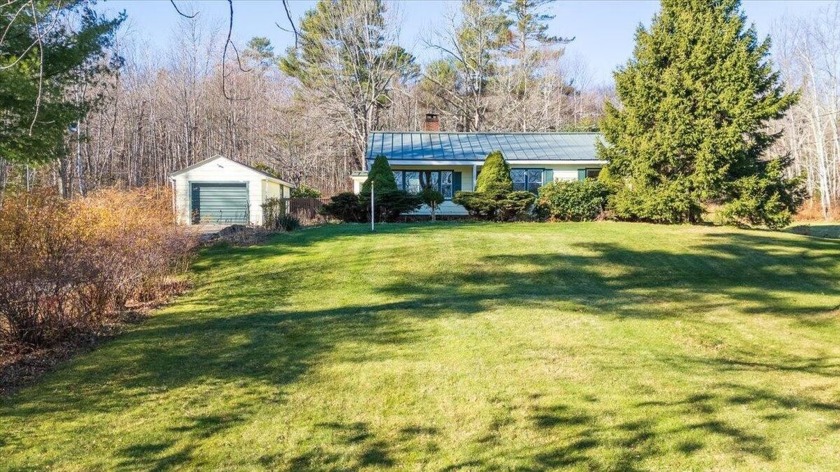 OPEN HOUSE Sunday, 11/17 from 10 AM - 12 PM. This adorable ranch - Beach Home for sale in Camden, Maine on Beachhouse.com