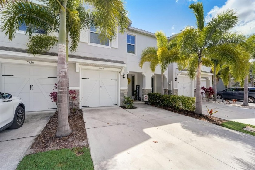 Prime location in the Promenade on Palmer Ranch. This pristine - Beach Townhome/Townhouse for sale in Sarasota, Florida on Beachhouse.com