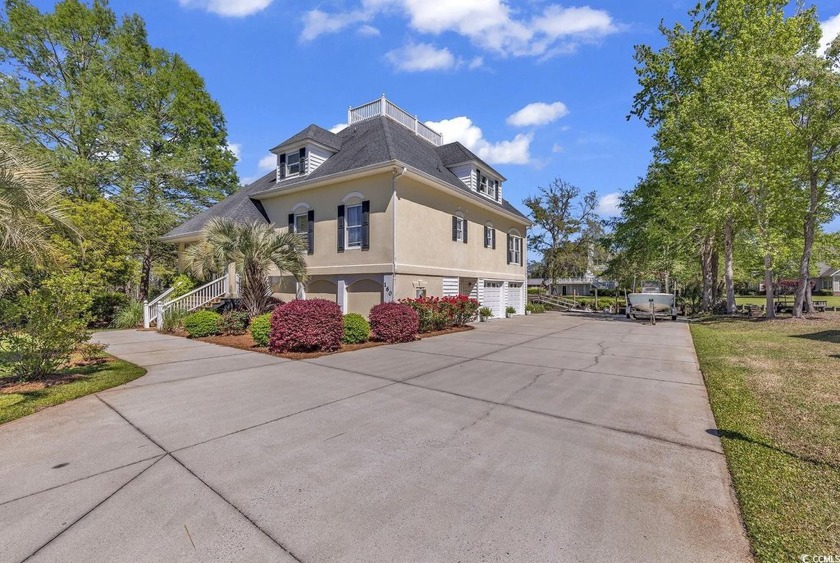Stunning waterfront property in the neighborhood of Wedgefield - Beach Home for sale in Georgetown, South Carolina on Beachhouse.com