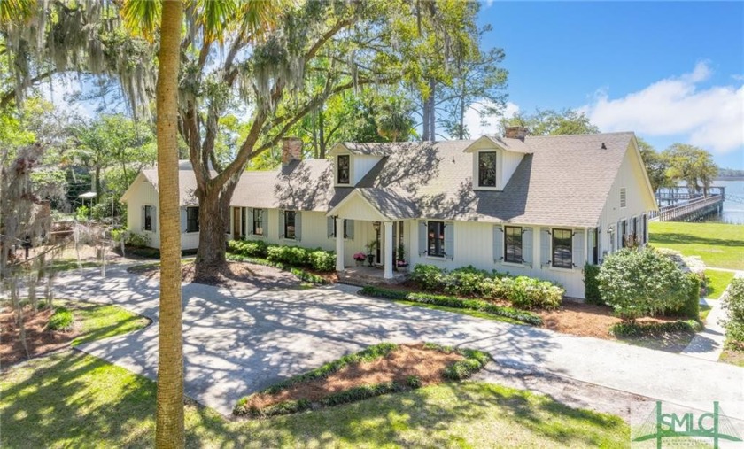This gorgeous Savannah property sits on close to 3 acres on the - Beach Home for sale in Savannah, Georgia on Beachhouse.com