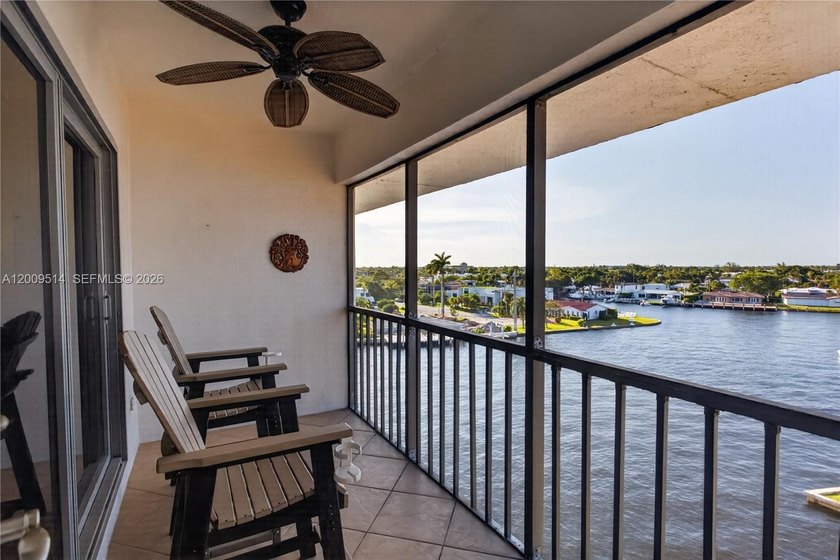 Beautiful top-floor 1-bedroom, 1-bath waterfront residence with - Beach Condo for sale in Fort Lauderdale, Florida on Beachhouse.com