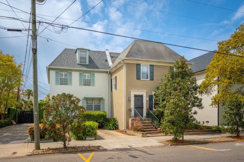 21 Rutledge Avenue is a wonderful Fitzsimmons townhouse located - Beach Home for sale in Charleston, South Carolina on Beachhouse.com