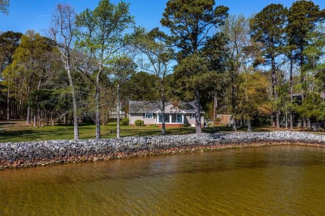 Here's a great weekend second home, permanent home or vacation - Beach Home for sale in White Stone, Virginia on Beachhouse.com