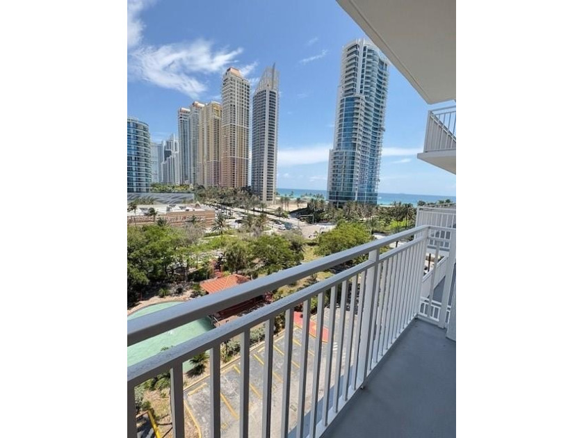 Spacious, remodeled condo with ocean views in desirable Winston - Beach Condo for sale in Sunny Isles Beach, Florida on Beachhouse.com