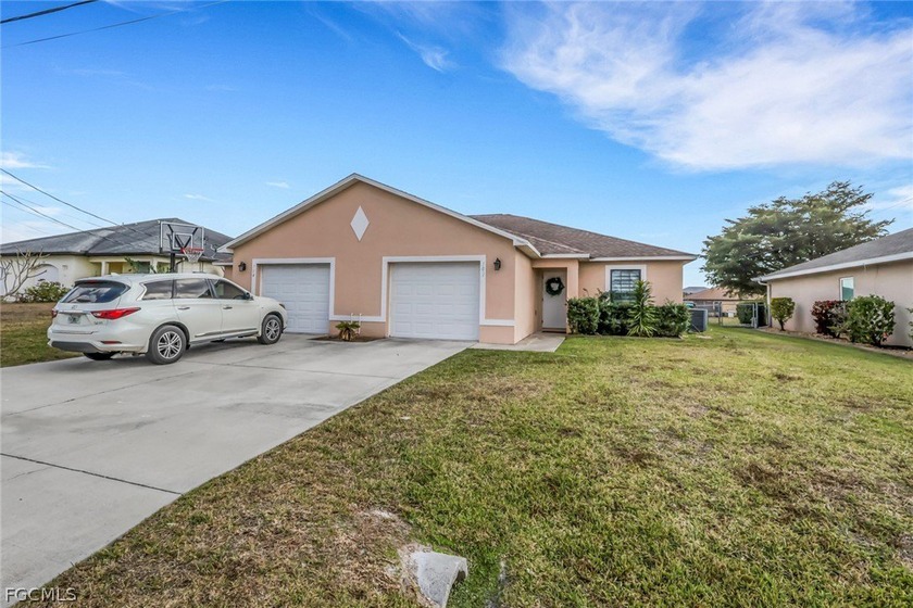 Live in one unit and let the other help pay your mortgage! This - Beach Home for sale in Cape Coral, Florida on Beachhouse.com