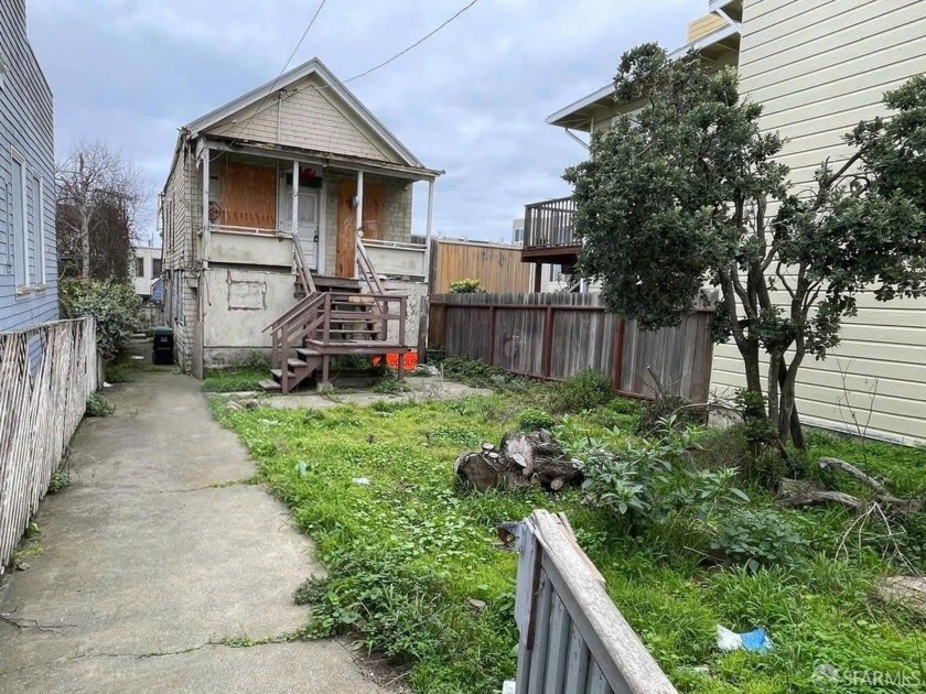 Opportunity Knocks! Contractor & Investor Special! Rare VACANT - Beach Home for sale in San Francisco, California on Beachhouse.com