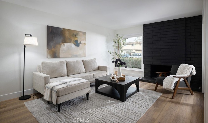 Welcome to 13981 Berkenham Walk, a beautifully refreshed - Beach Home for sale in Westminster, California on Beachhouse.com