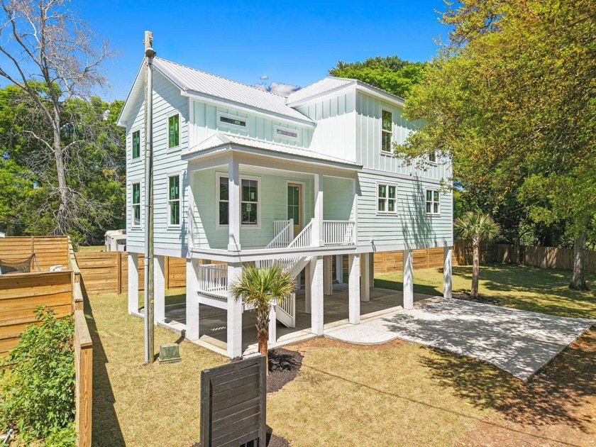 New construction home in Murrells Inlet with high ceilings, loft - Beach Home for sale in Murrells Inlet, South Carolina on Beachhouse.com